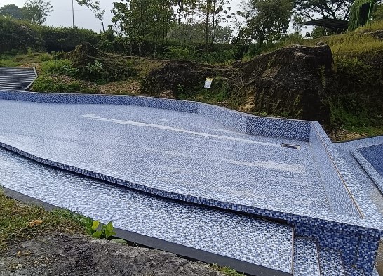 Kades Mendenrejo Bantah Retak Kolam Goa Sentono, Cuma Nat Keramik Belum Penuh
