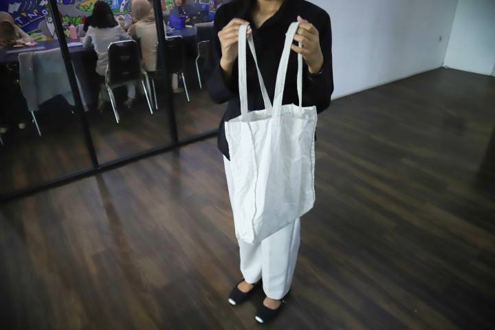 Tas Ramah Lingkungan Jadi Solusi di Tengah Kenaikan Harga Plastik