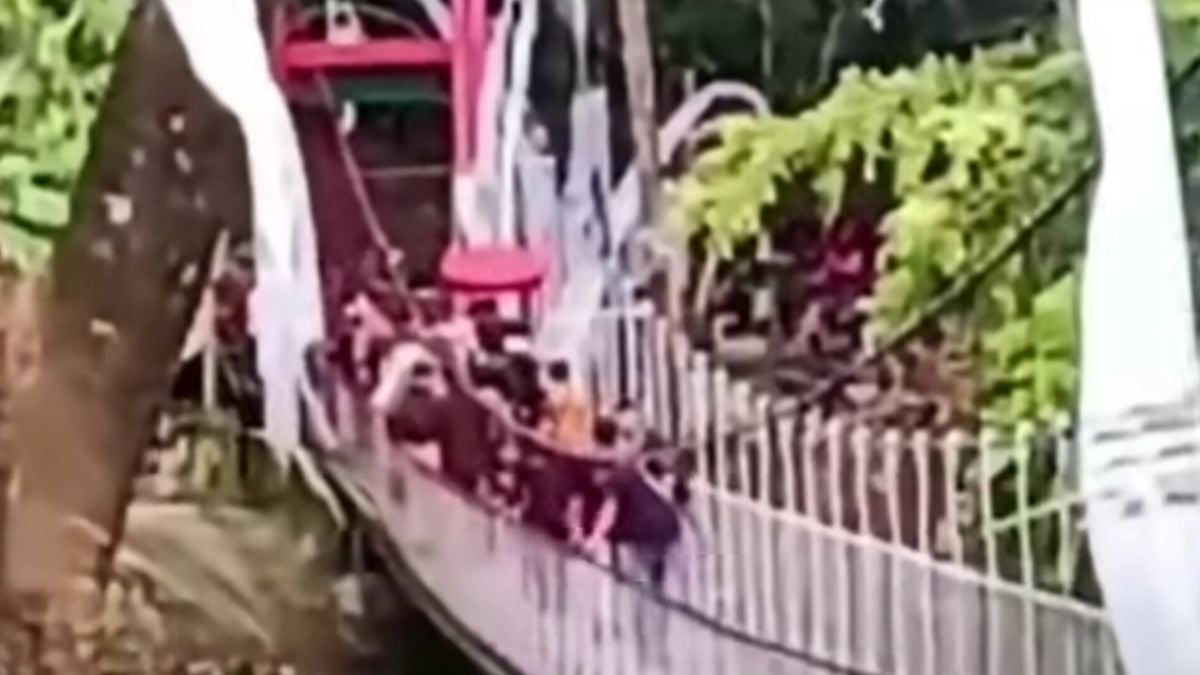 Baru Diresmikan, Jembatan Gantung Pangandaran Miring Saat Rombongan Pejabat Melintas